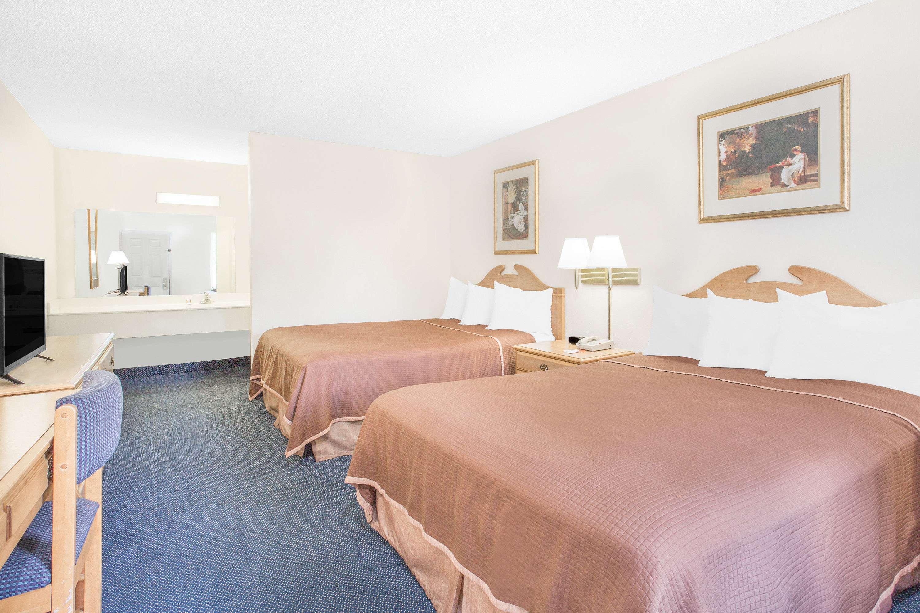 ฮาวเวิร์ด จอห์นสัน บาย วินด์แฮม สทอนตัน Hotel สแตนตัน ภายนอก รูปภาพ