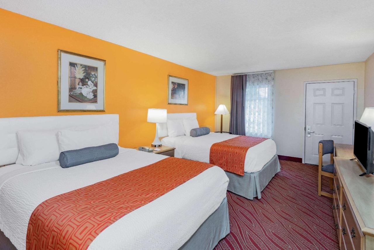ฮาวเวิร์ด จอห์นสัน บาย วินด์แฮม สทอนตัน Hotel สแตนตัน ภายนอก รูปภาพ
