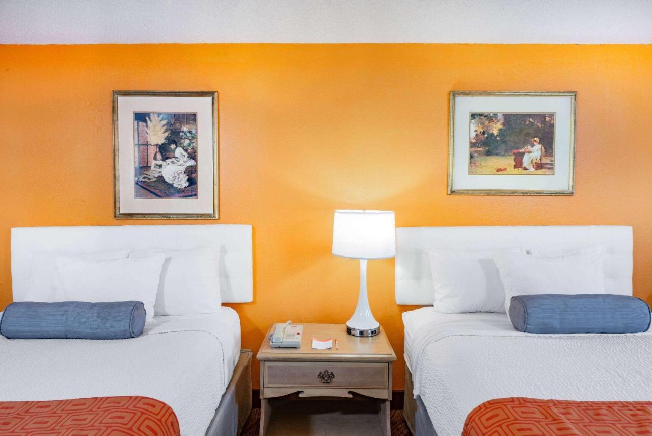 ฮาวเวิร์ด จอห์นสัน บาย วินด์แฮม สทอนตัน Hotel สแตนตัน ภายนอก รูปภาพ